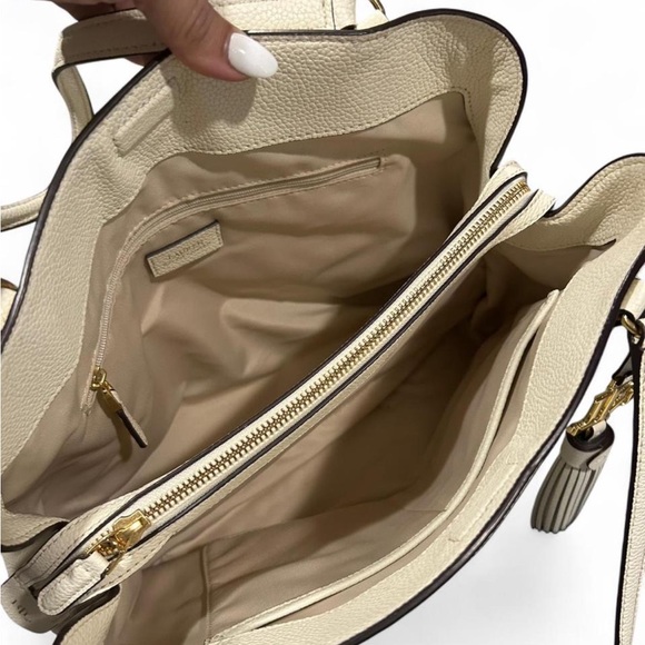 Lauren Ralph Lauren White Leather Tote Bag with a "LRL" Initial Tassel Charm. - Picture 8 of 15